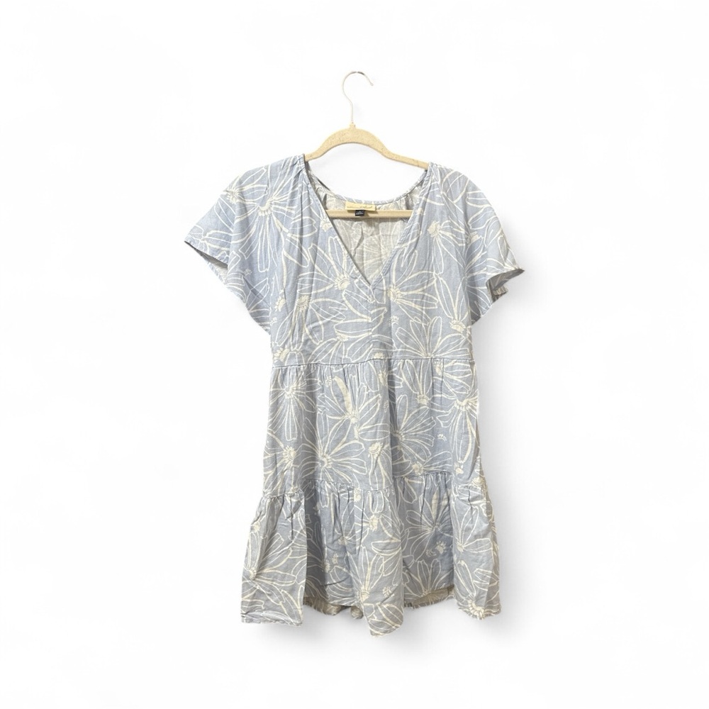 Universal Thread Blue and White Patterned Top